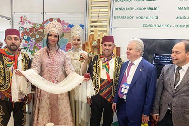 Оренбургский пуховый платок на турецкой ярмарке